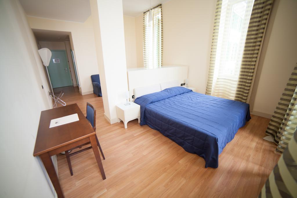 Hotel Del Golfo Finale Ligure Habitación foto